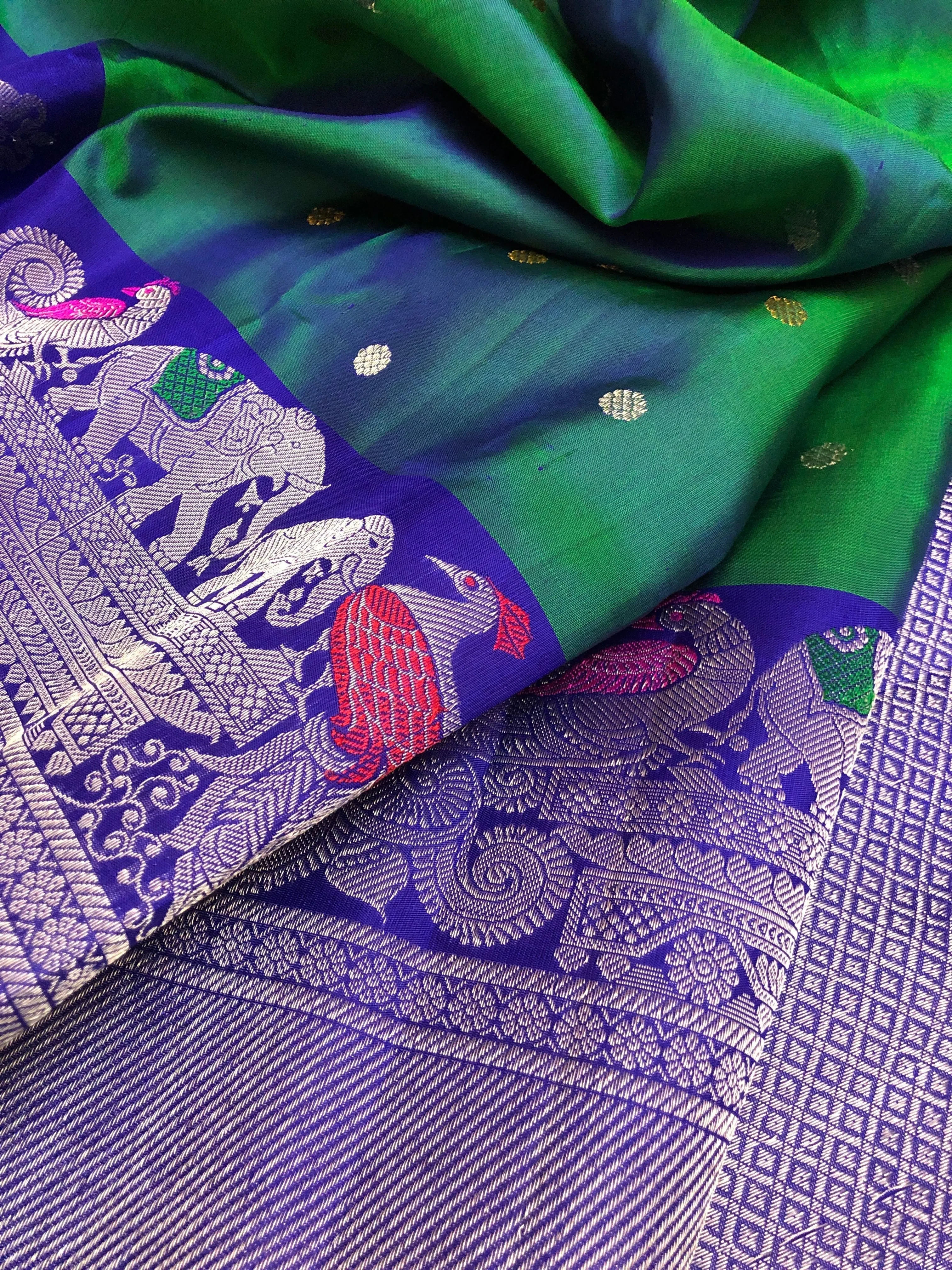 Dual Tone Peacock Green Color Pure Gadwal Silk Saree with Kanchi Border