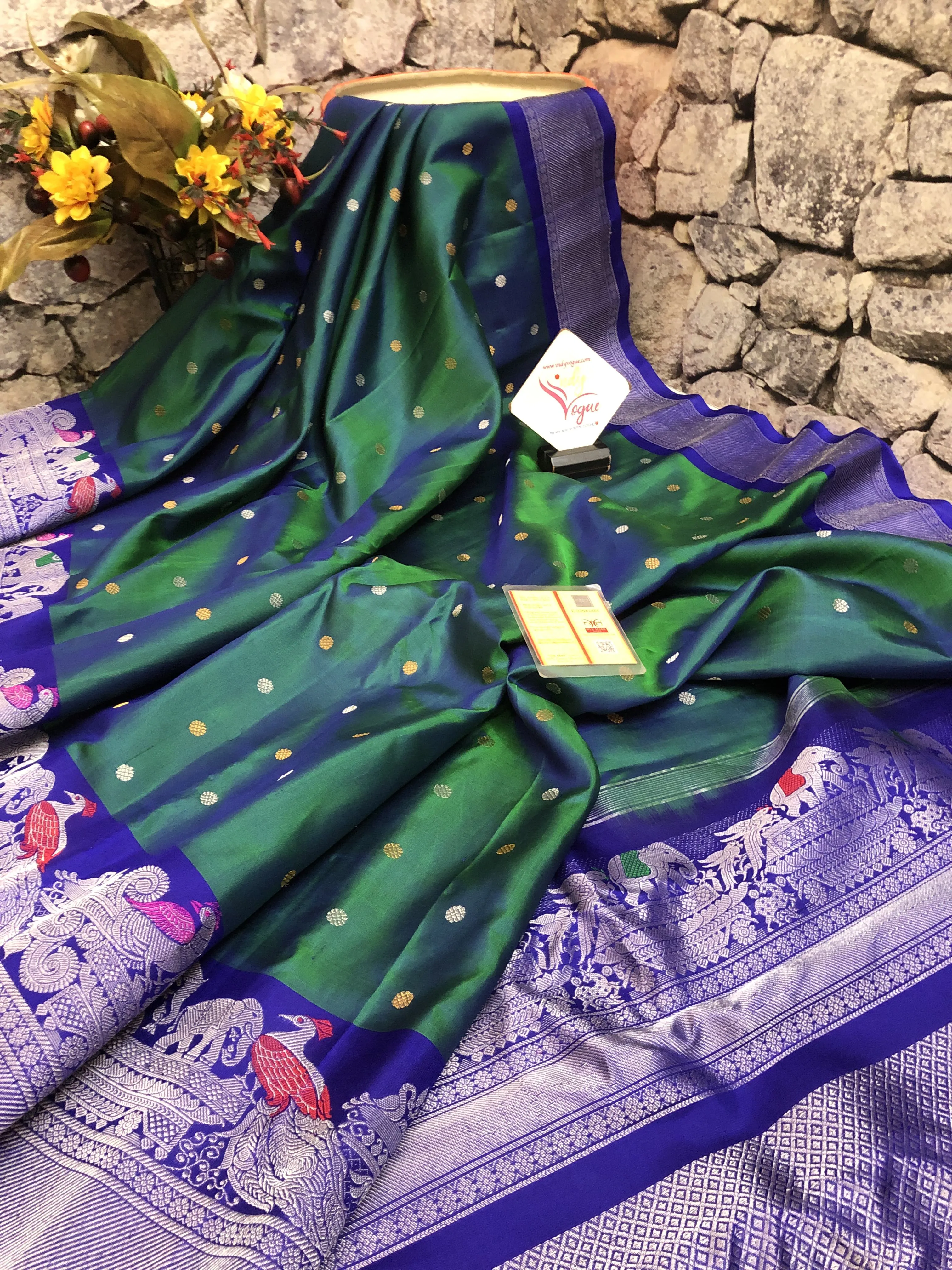 Dual Tone Peacock Green Color Pure Gadwal Silk Saree with Kanchi Border